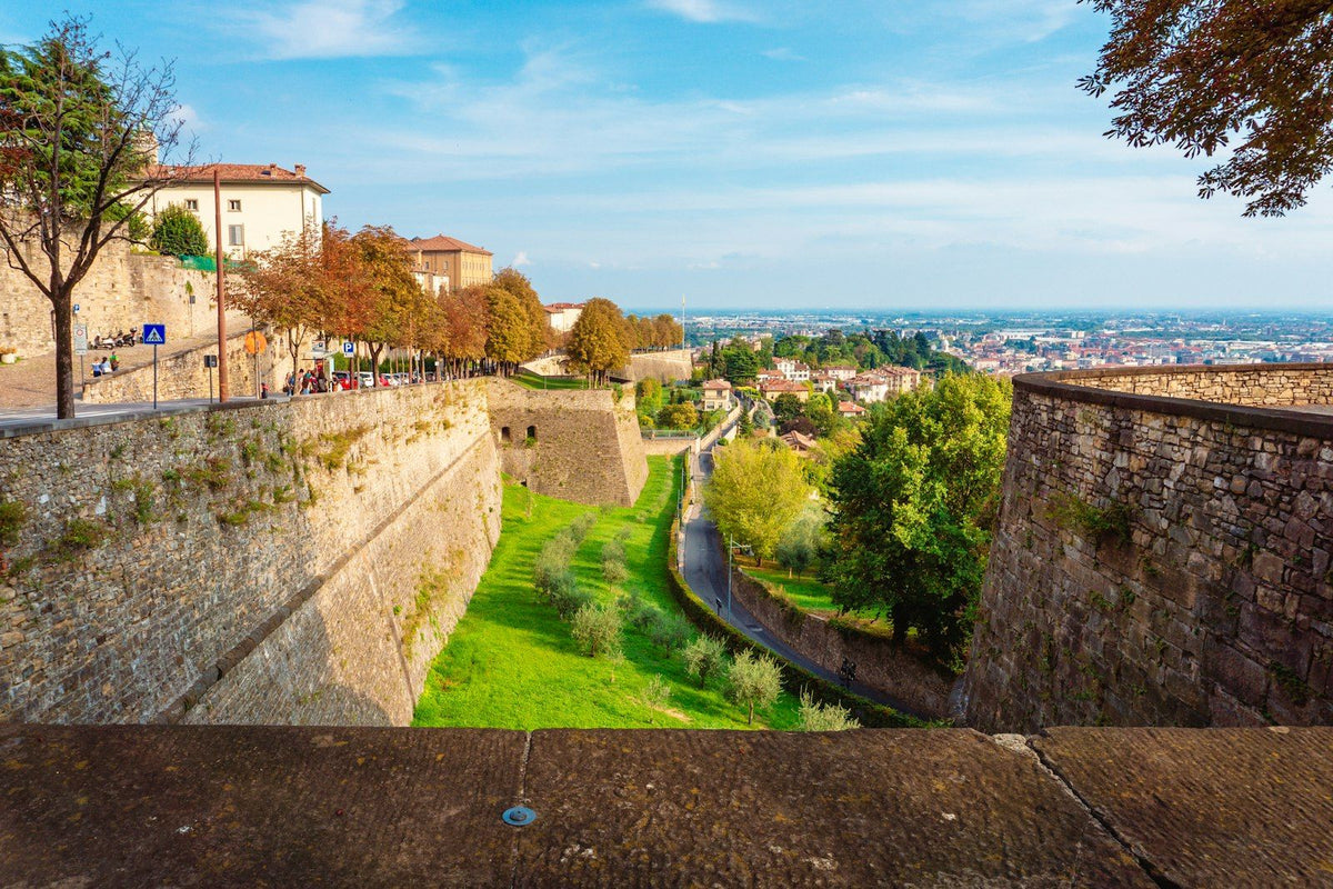 Along the Venetian walls in autumn