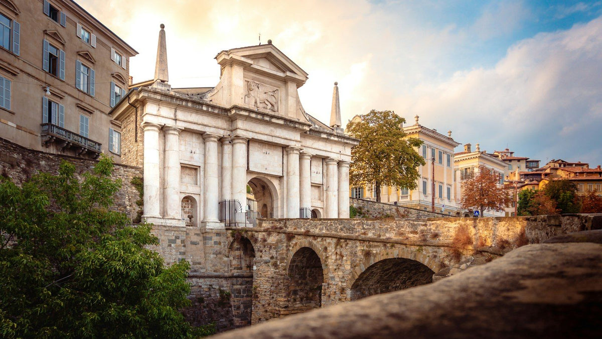 Porta San Giacomo and its stone bridge