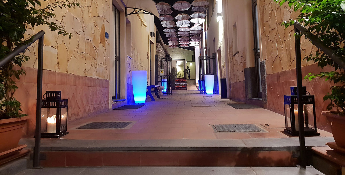Entrance passage with lanterns and a canopy of umbrellas at Art & Jazz Hotel