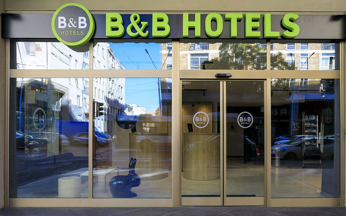 Glazed street entrance of B&B Hotel Catania City Center on Corso Sicilia