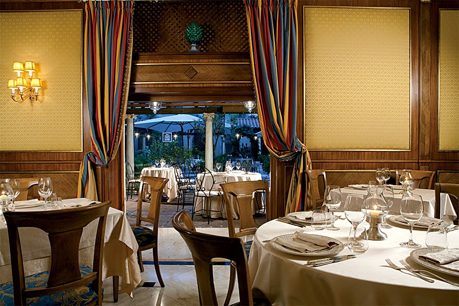 Il Cuciniere restaurant dining room at Katane Palace Hotel