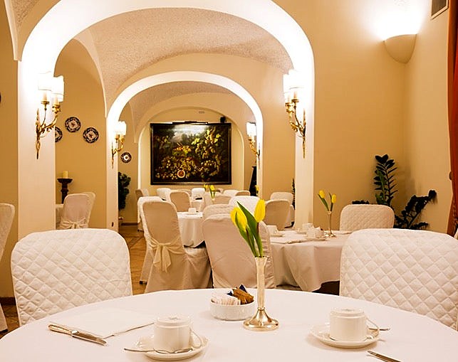 Breakfast room at Palazzo Alabardieri