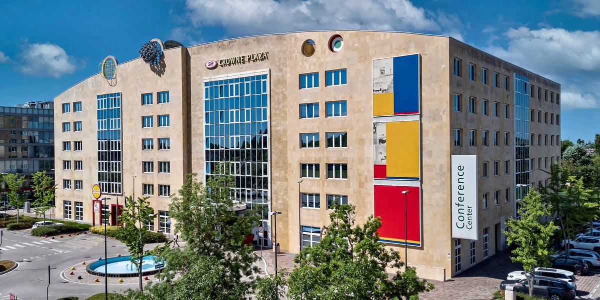 Exterior of Crowne Plaza Padova with its colour-block facade