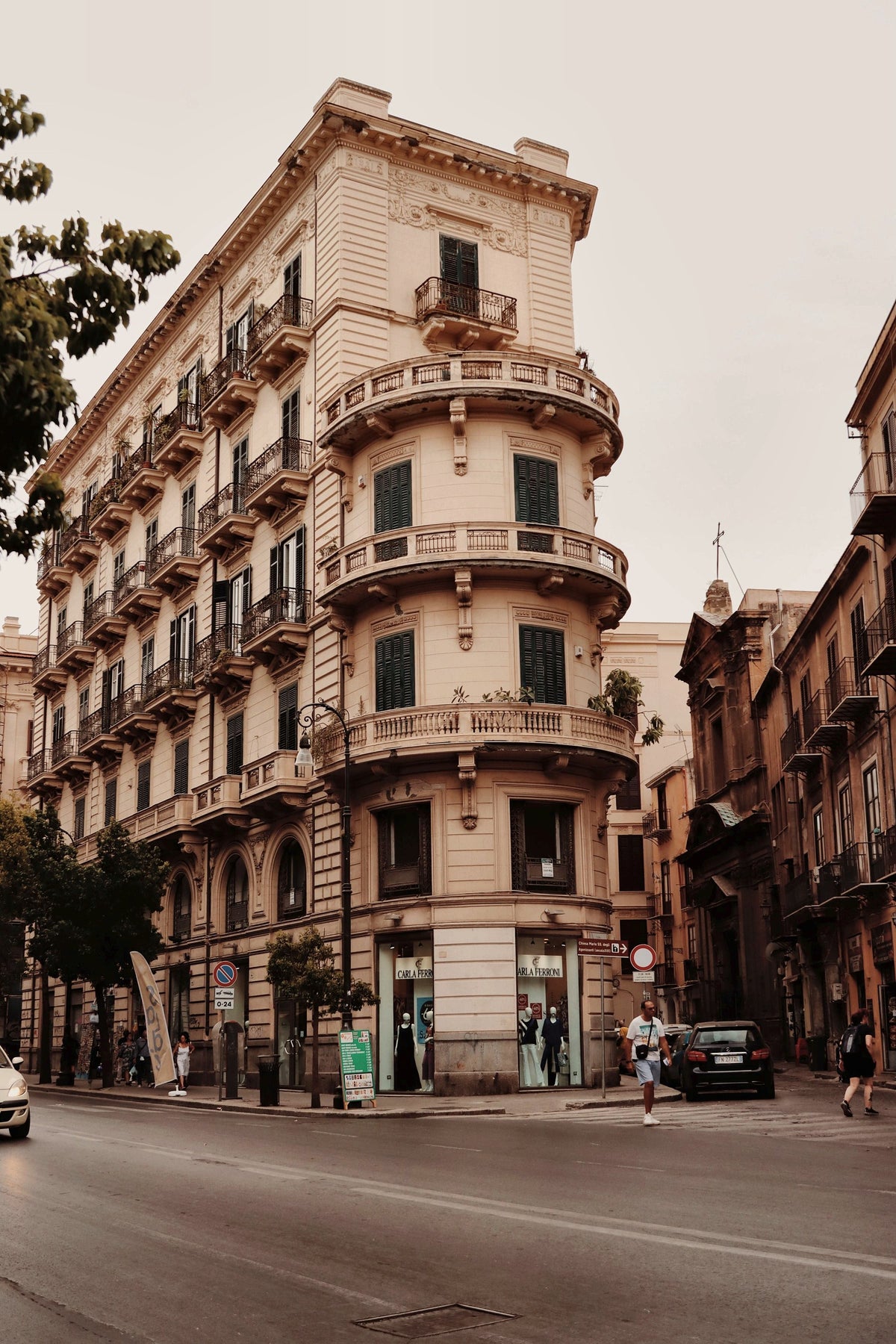 A Liberty-era corner palazzo in central Palermo