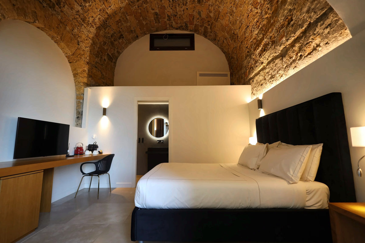 A room under a stone vault at Bastione Spasimo