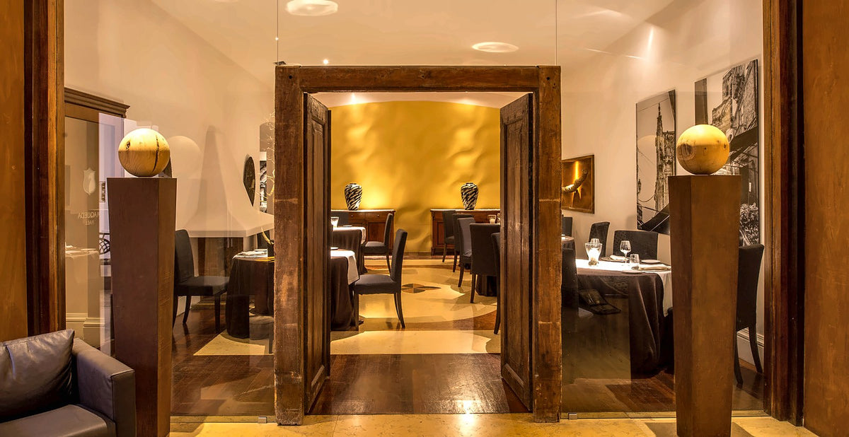 A dining room at Hotel Federico II Central Palace