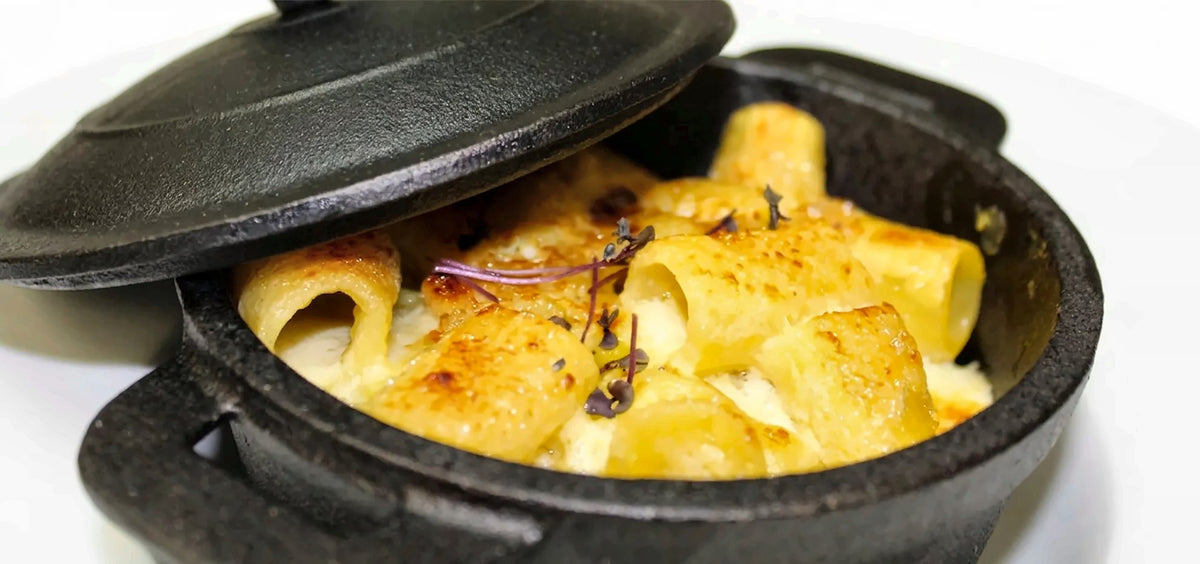 Baked pasta in a cast-iron pot at the restaurant of Palazzo Branciforte
