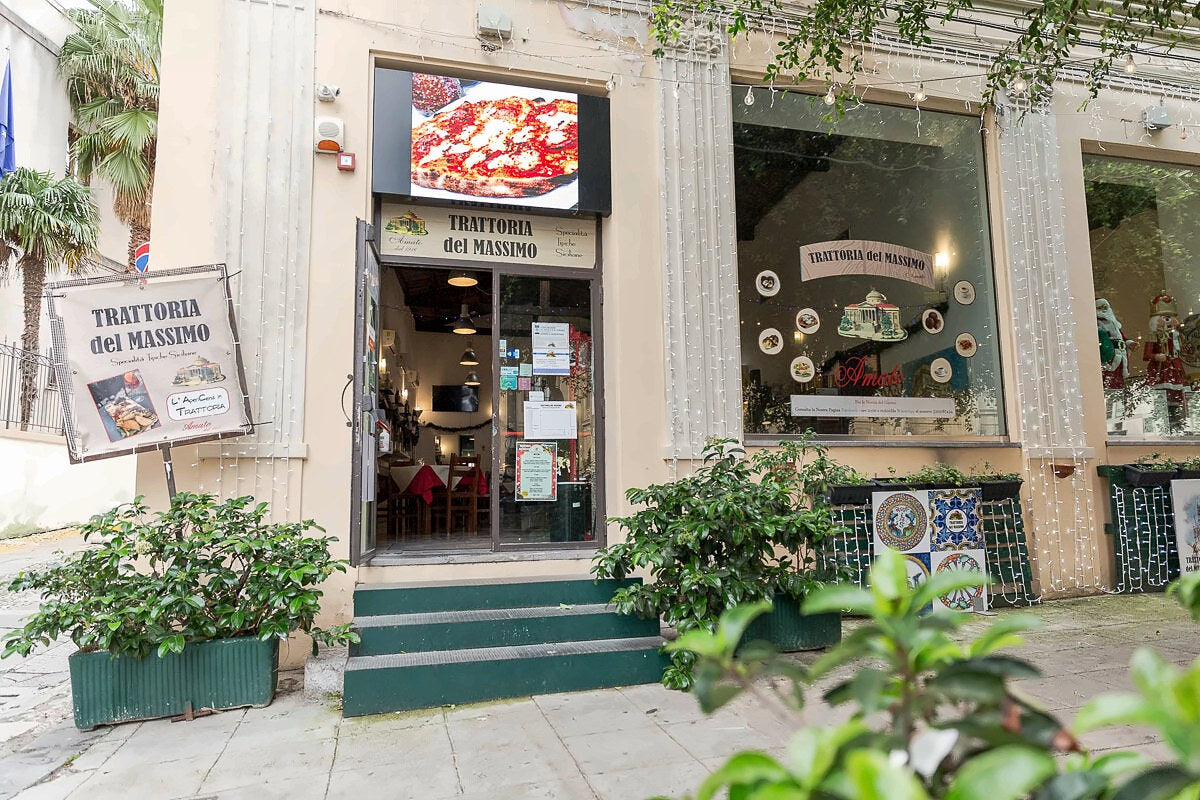 The entrance of Trattoria del Massimo