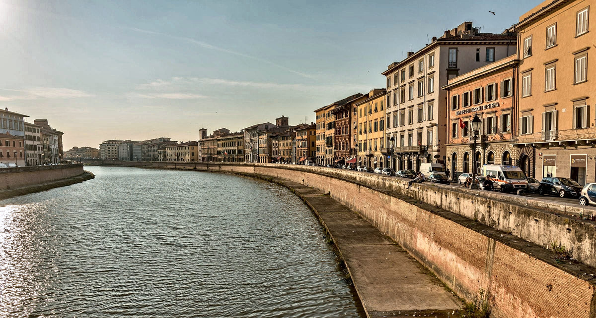 Golden hour on the Arno and the Lungarno palazzi