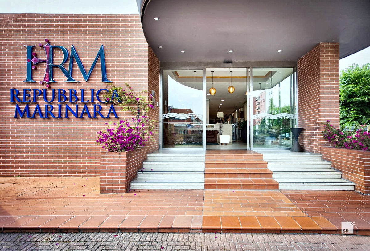 The entrance of Hotel Repubblica Marinara