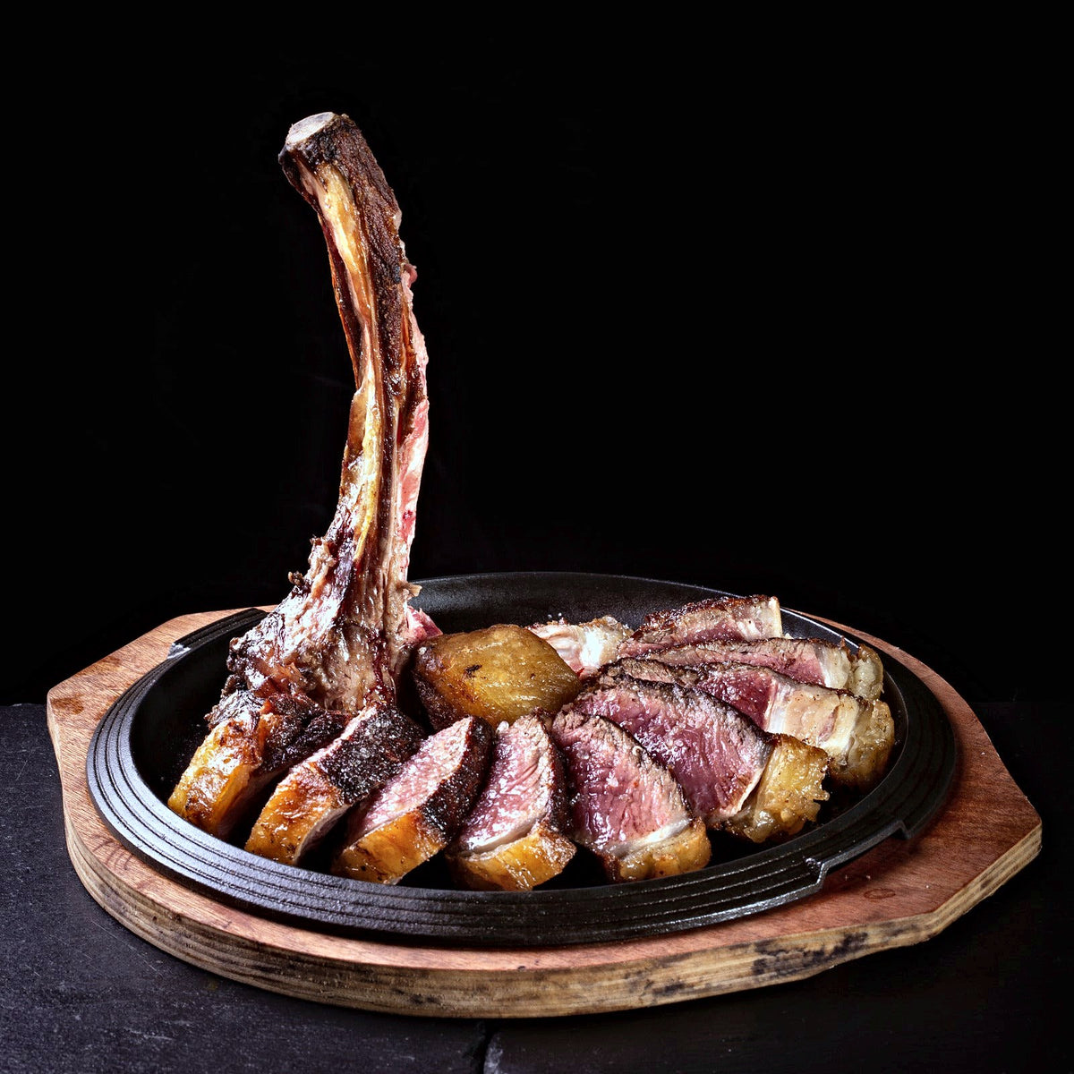 A sliced bistecca at Cantina Vasari