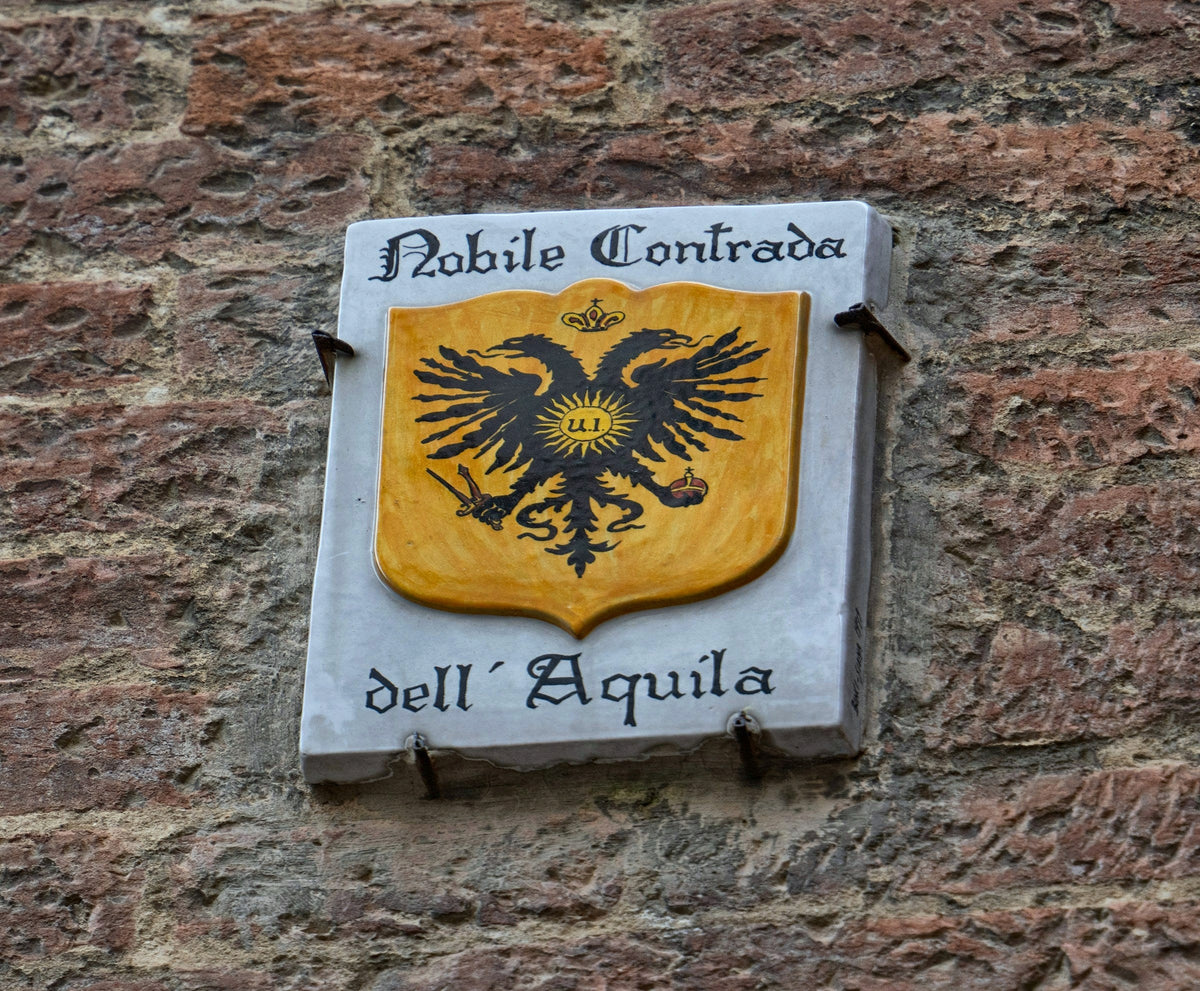 The double-headed eagle of the Aquila contrada