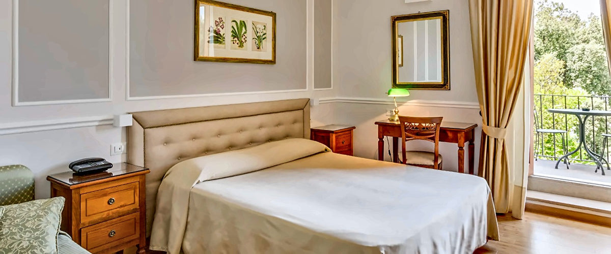 Classic double room with a balcony door onto the garden at Hotel Chiusarelli