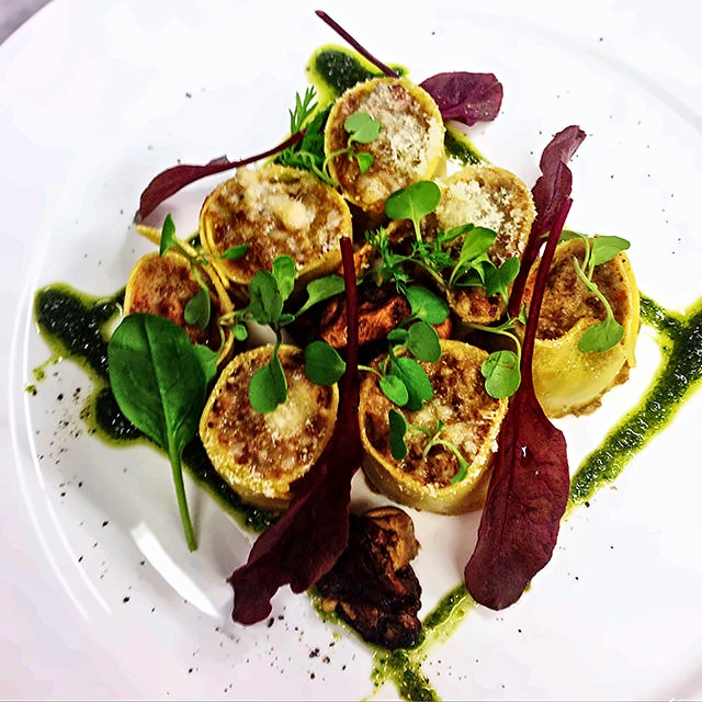 Cannelloni with greens and beetroot leaves at Compagnia dei Vinattieri