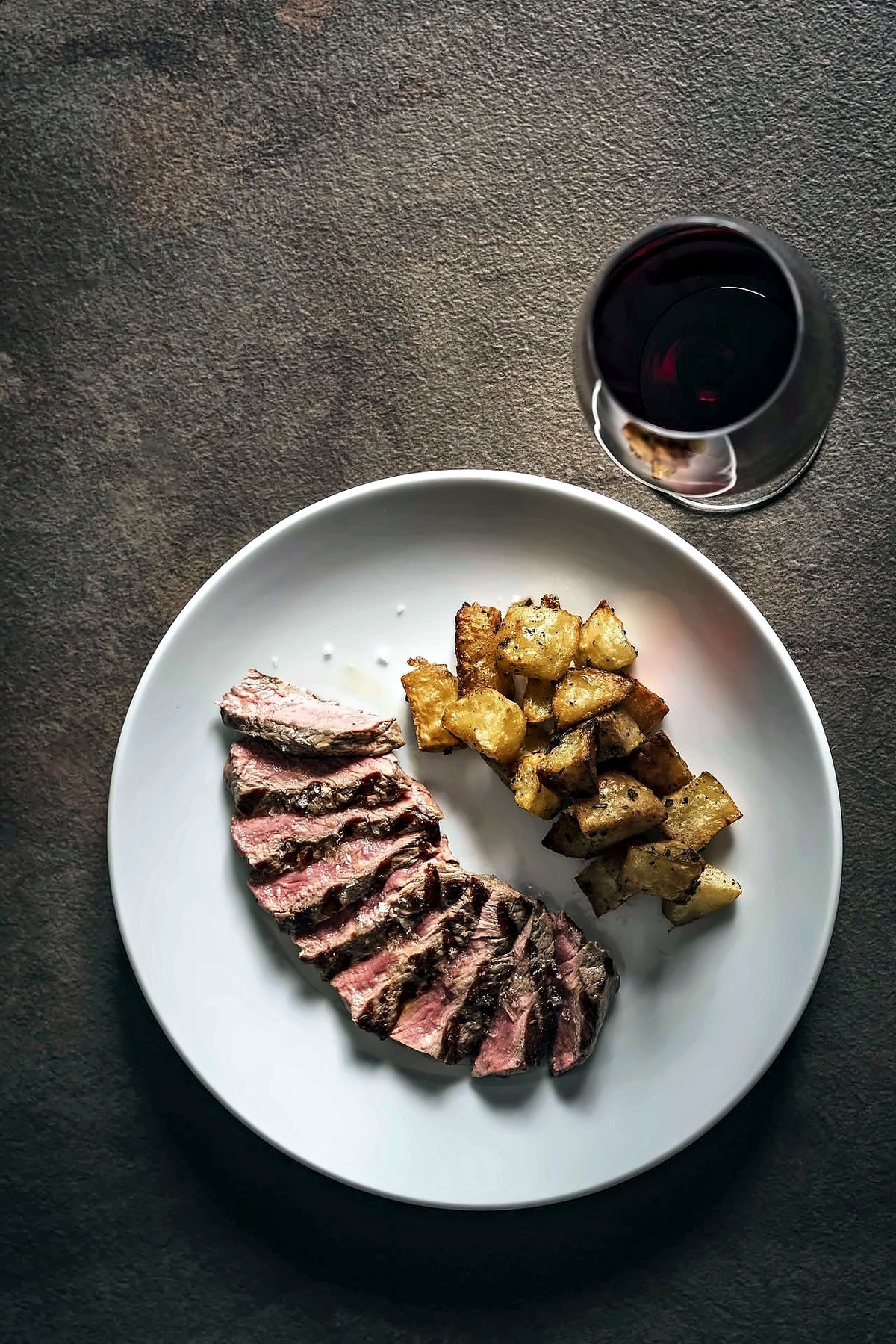 Sliced meat with potatoes and red wine at Ristorante Mangia