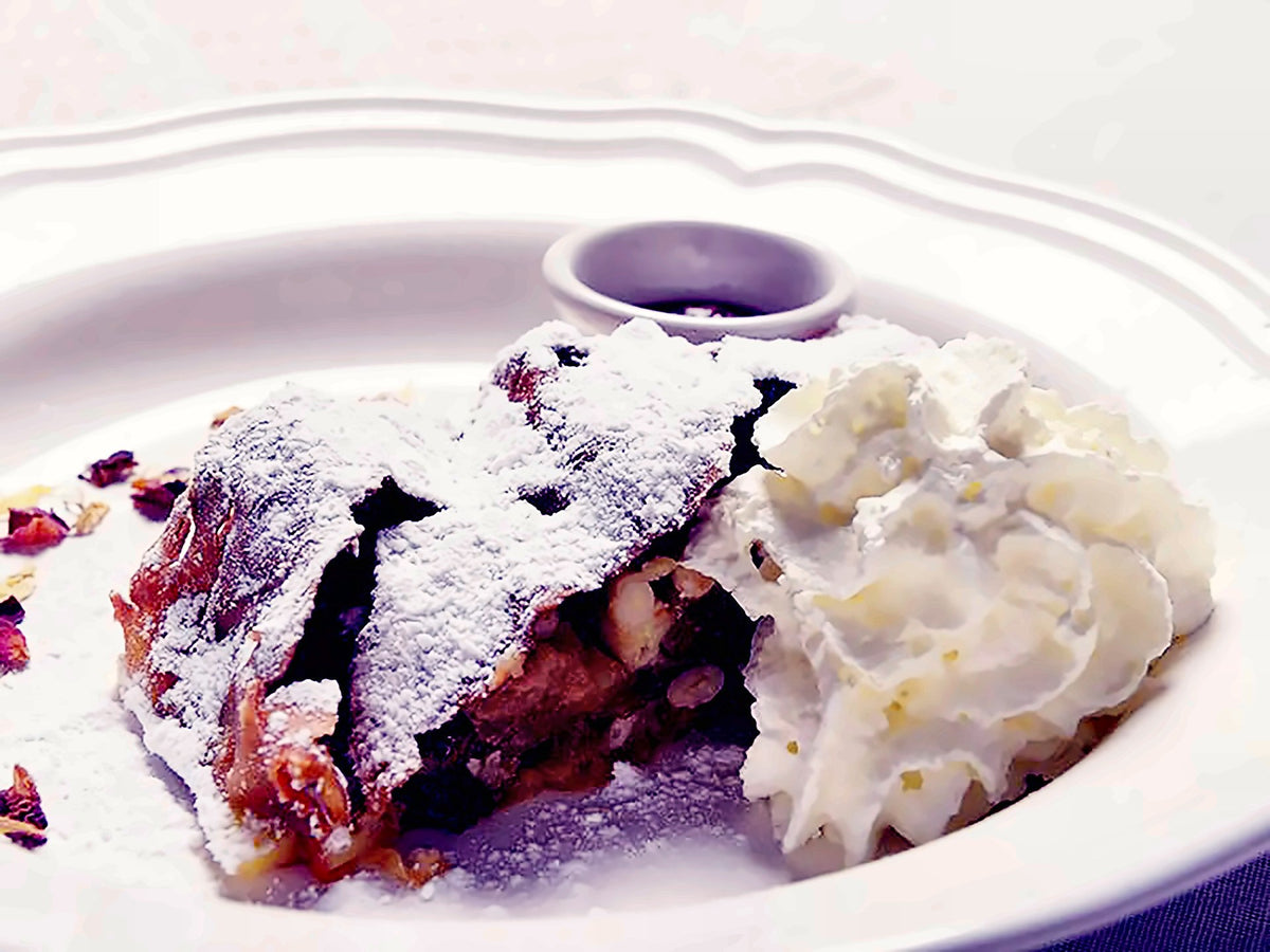 Apple strudel with cream at Al Vò