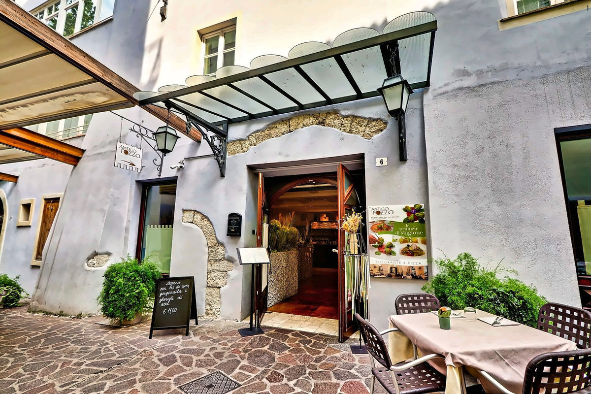 Entrance of Antico Pozzo in Vicolo della SAT
