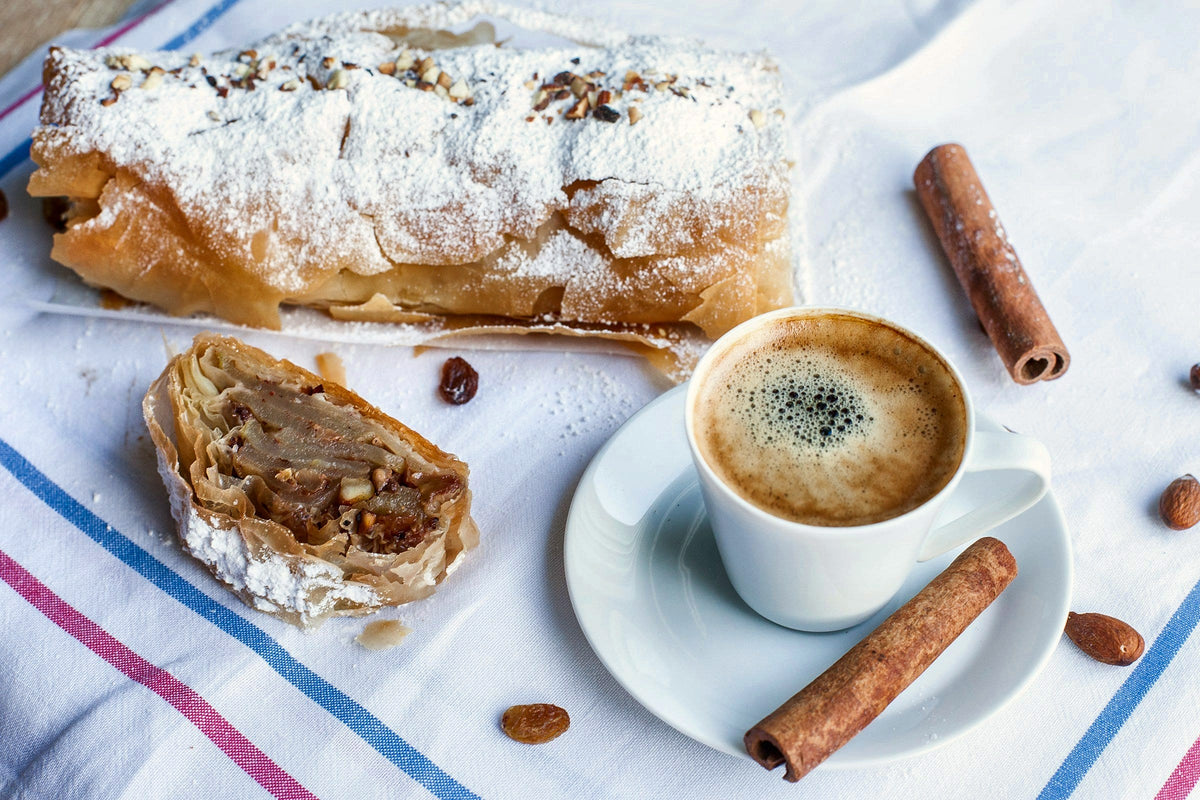 Apple strudel and espresso, the classic afternoon pause in Trentino cafes