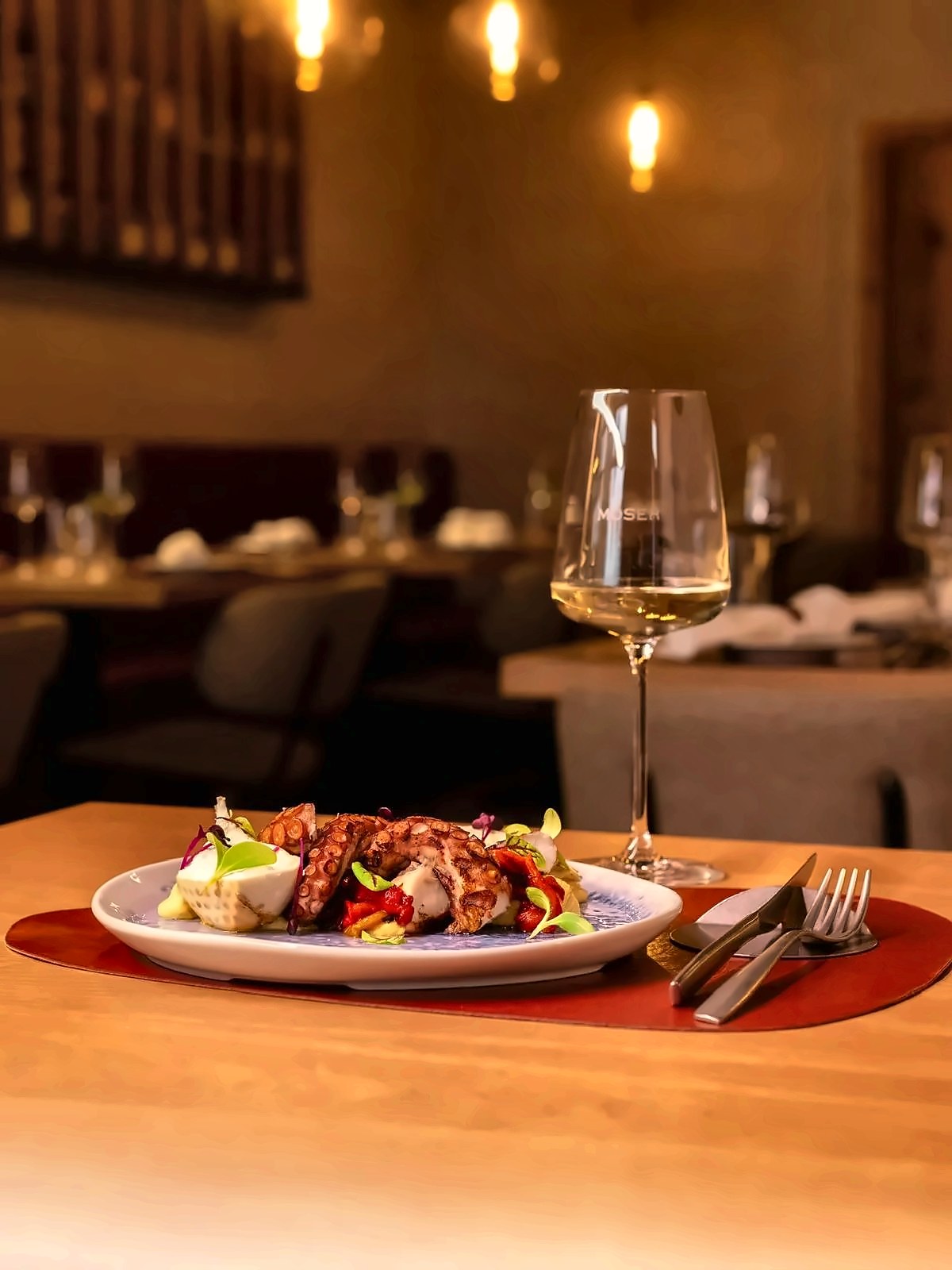 Table set for dinner at Bottega Moderna Bistrot