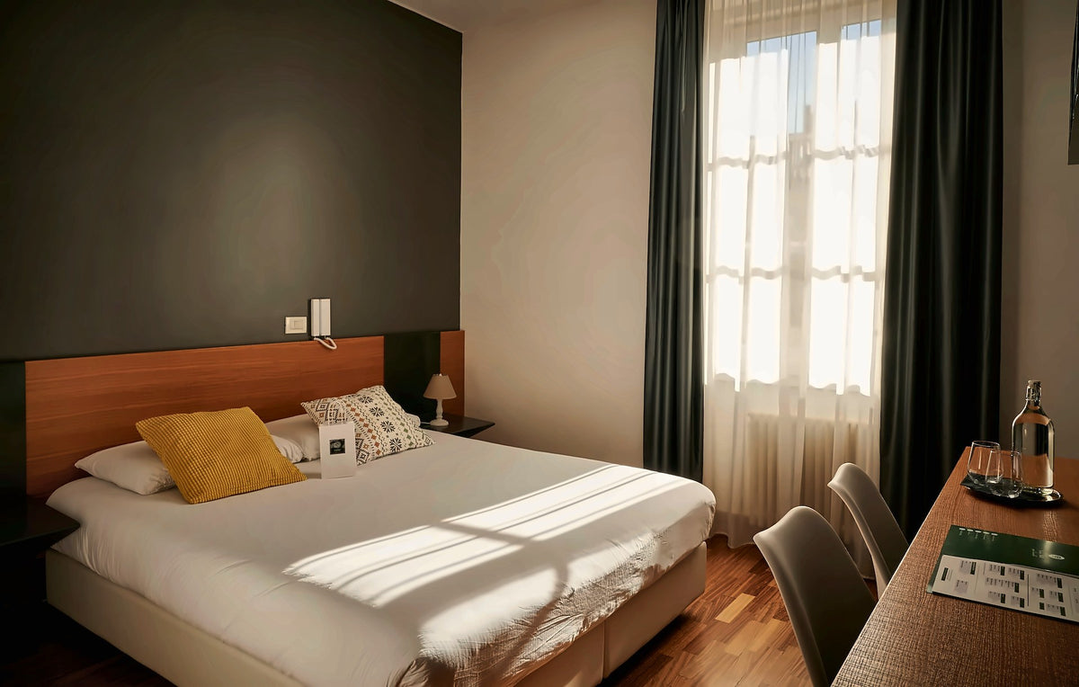 Bright double room at Lainez Rooms & Suites