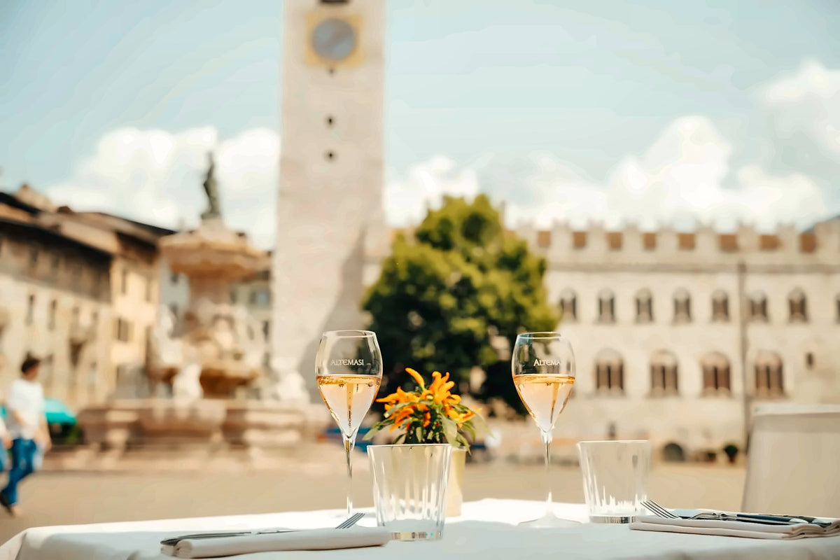 Aperitivo with a view of Piazza Duomo at Scrigno del Duomo