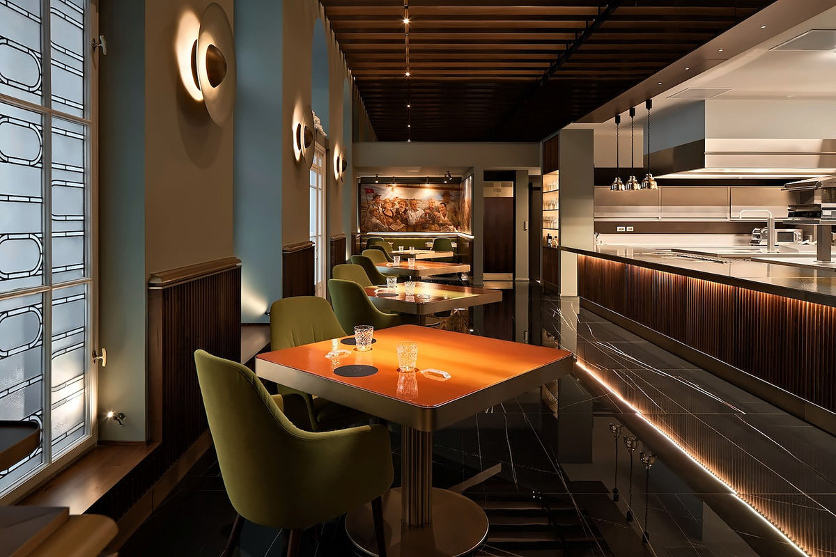 Dining room and open kitchen at Harry's Piccolo