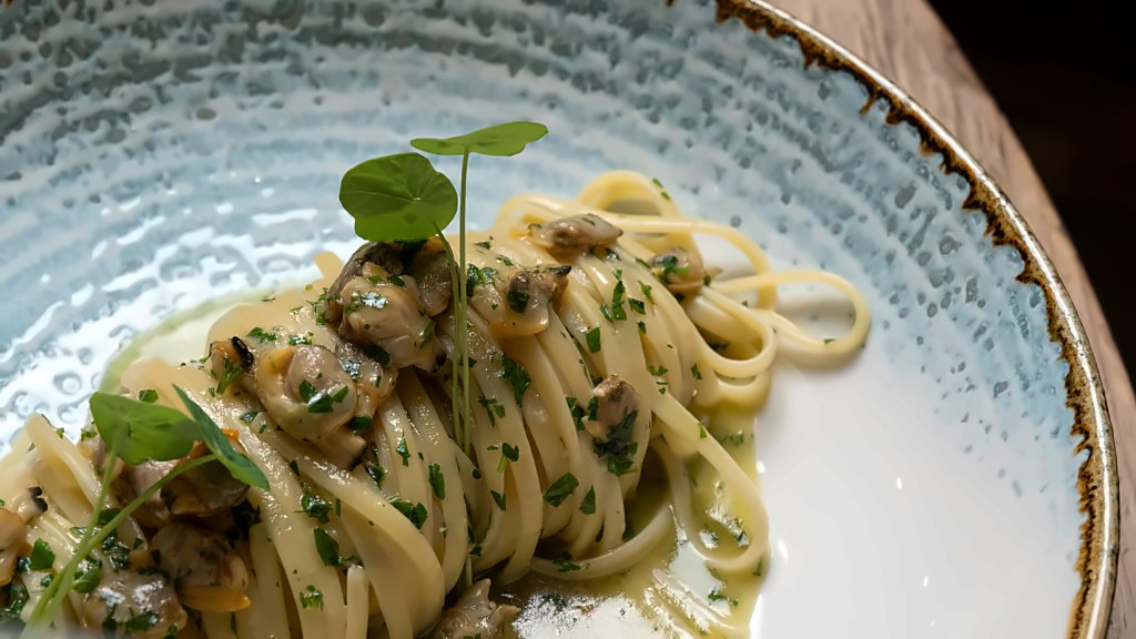 Spaghetti with clams at Pier