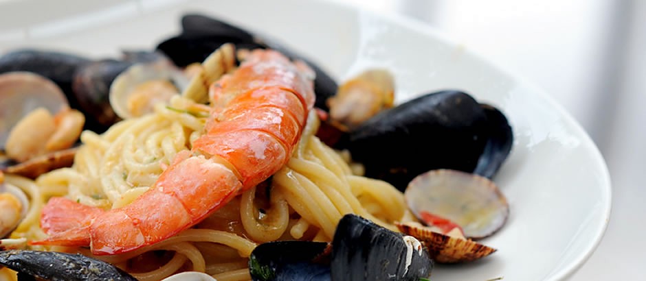 Spaghetti with mussels, clams and prawn at Ristorante Scabar