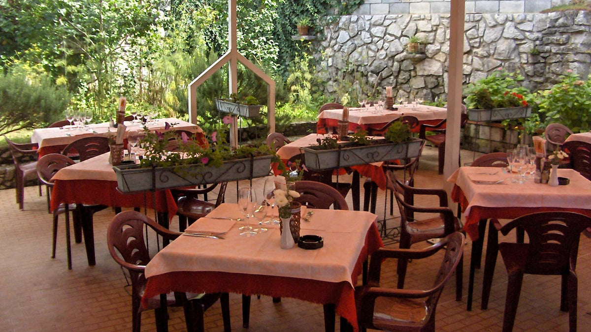 Garden dining area of Trattoria La Lampara, Santa Croce