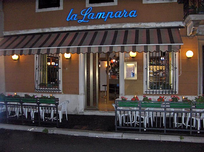 Exterior of Trattoria La Lampara in Santa Croce