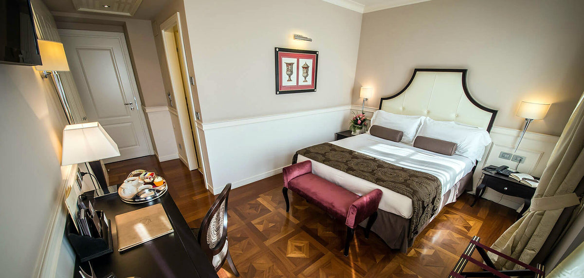 Guest room at Victoria Hotel Letterario