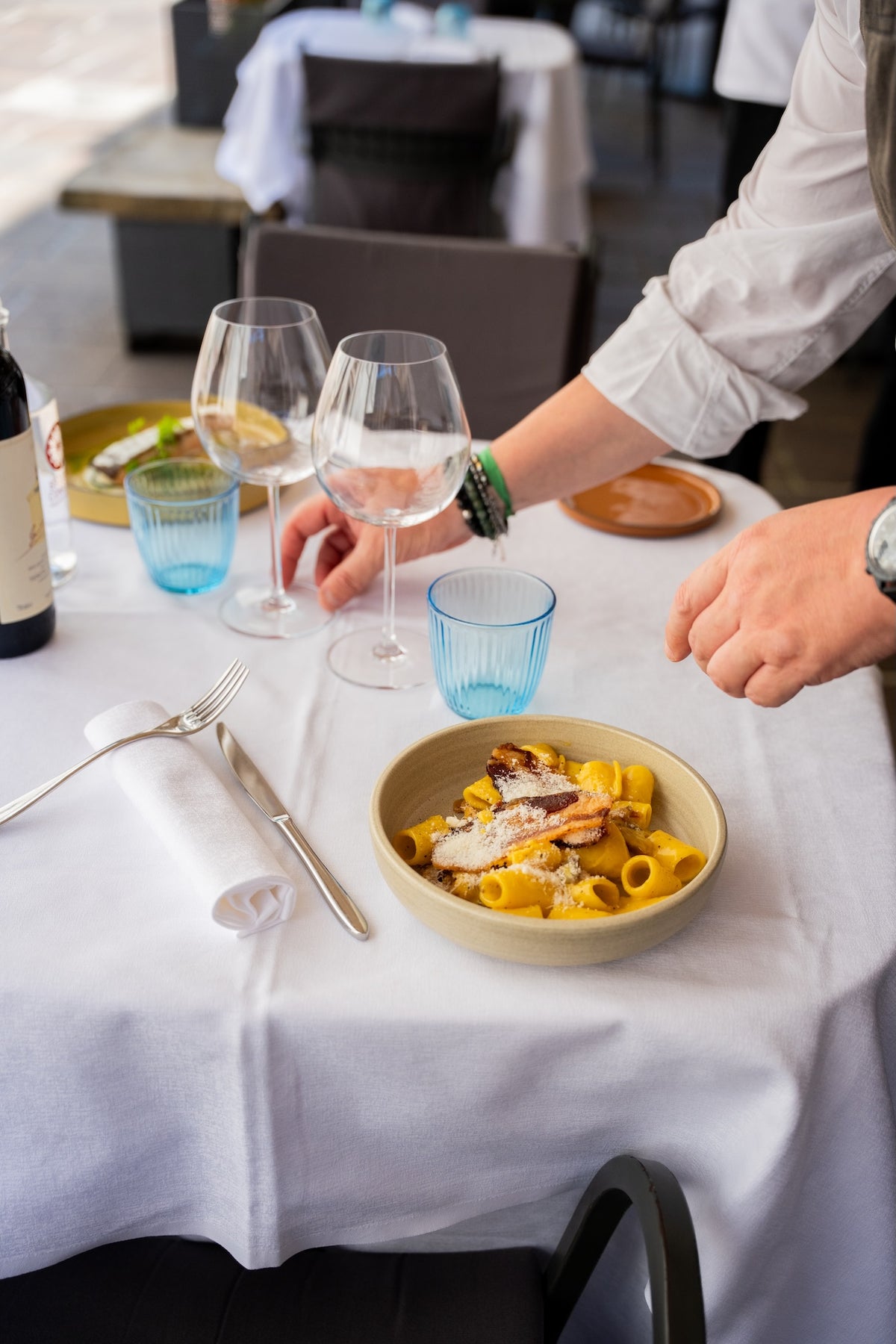 Lunch on white tablecloths at Bottega Comacini