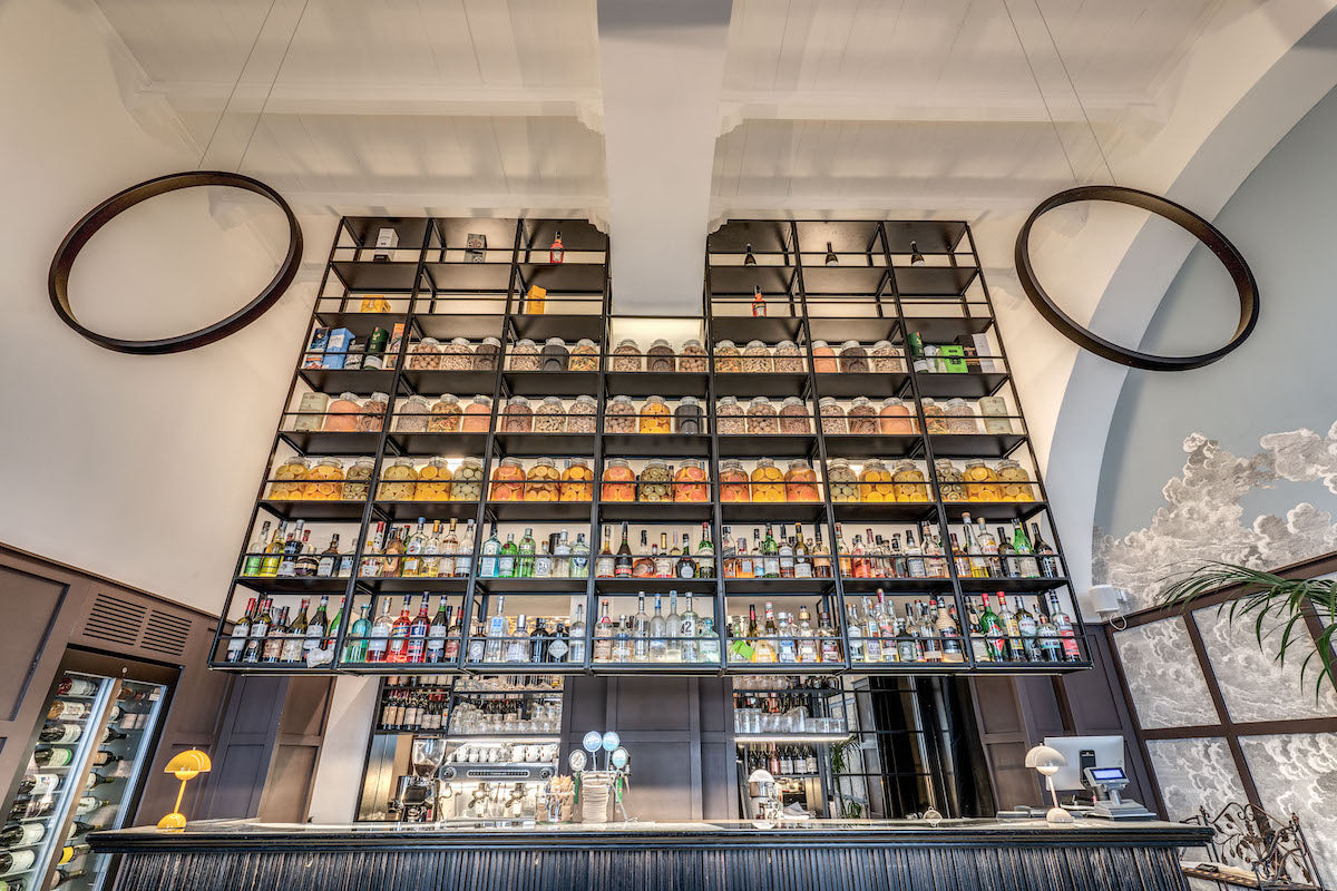 The tall back bar at Bottega Comacini