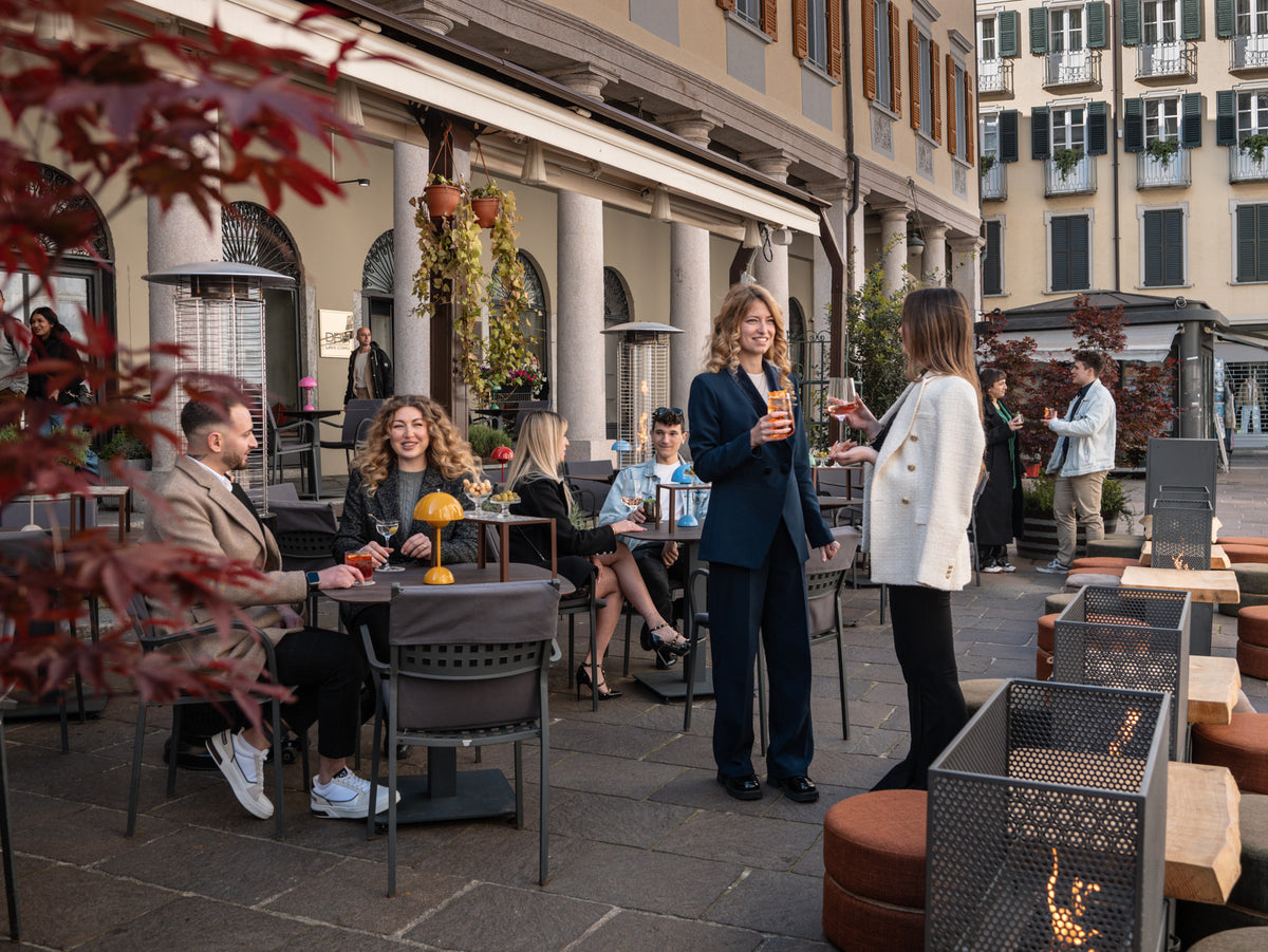 Guests on the terrace of Bottega Comacini