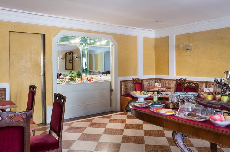 Breakfast at Art Hotel Orologio, Bologna