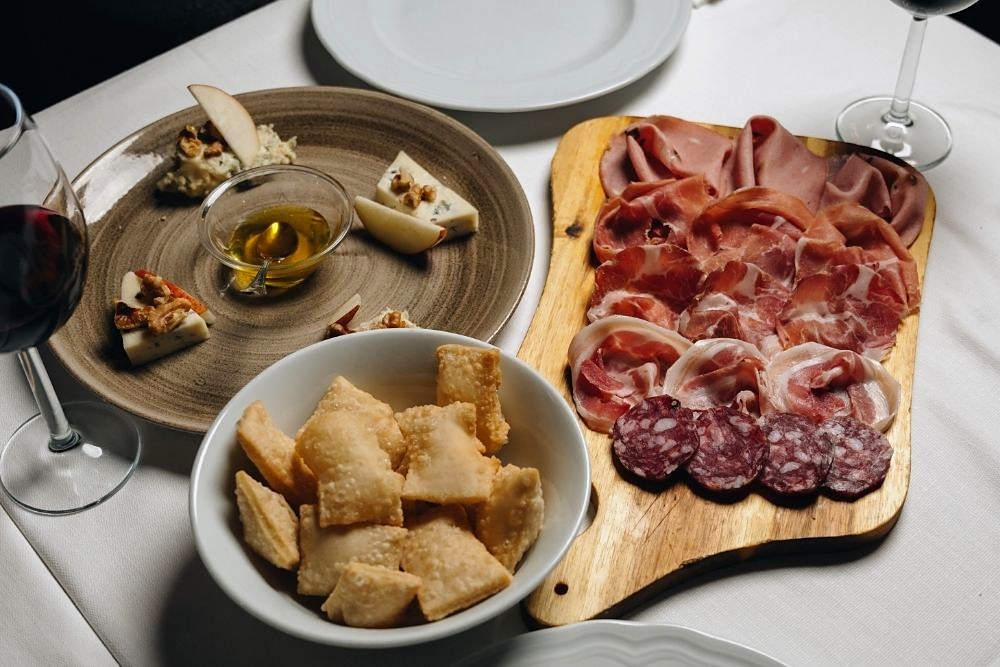 Cured meats and cheese board at Cantina della Vetra