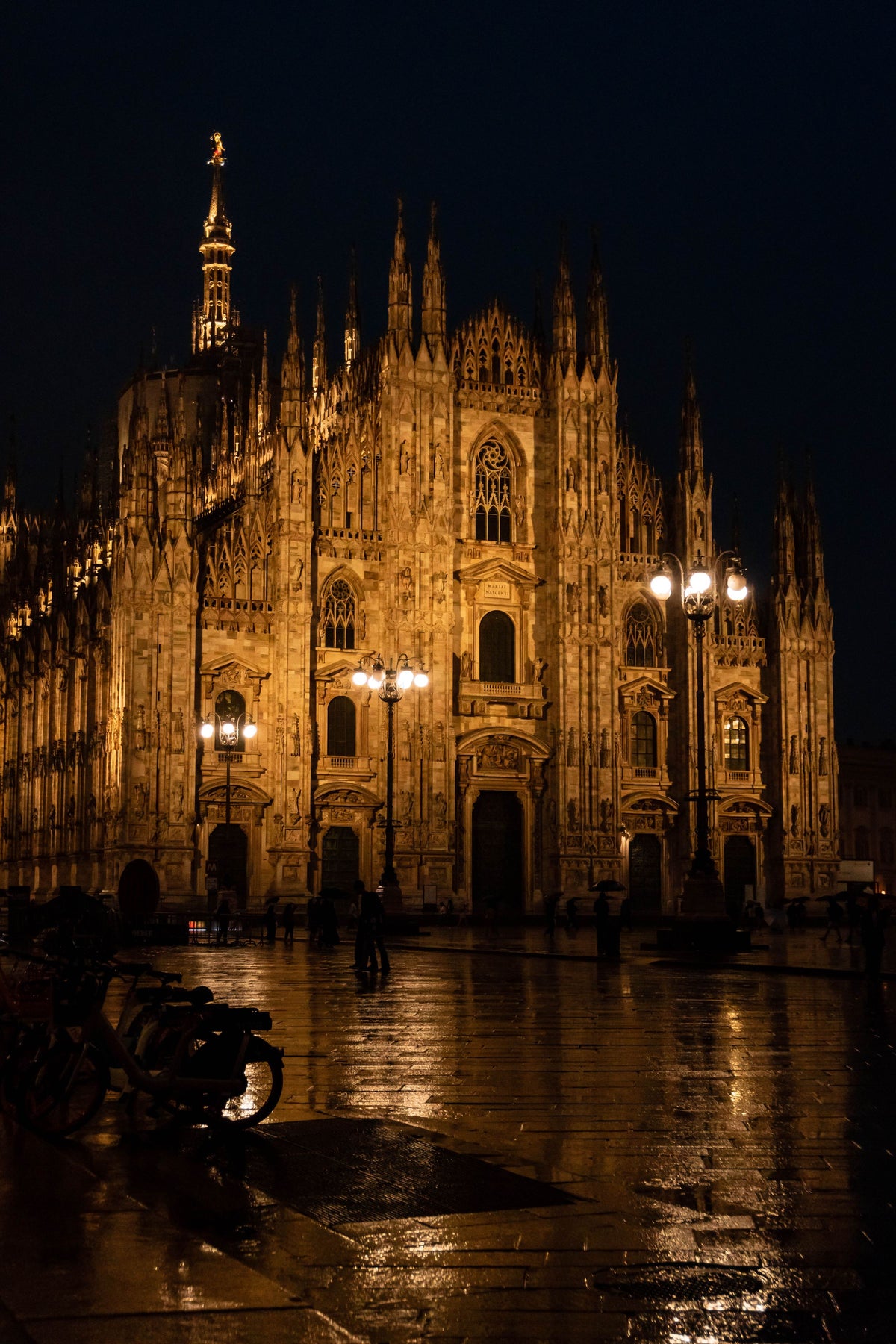 The Duomo di Milano illuminated at night