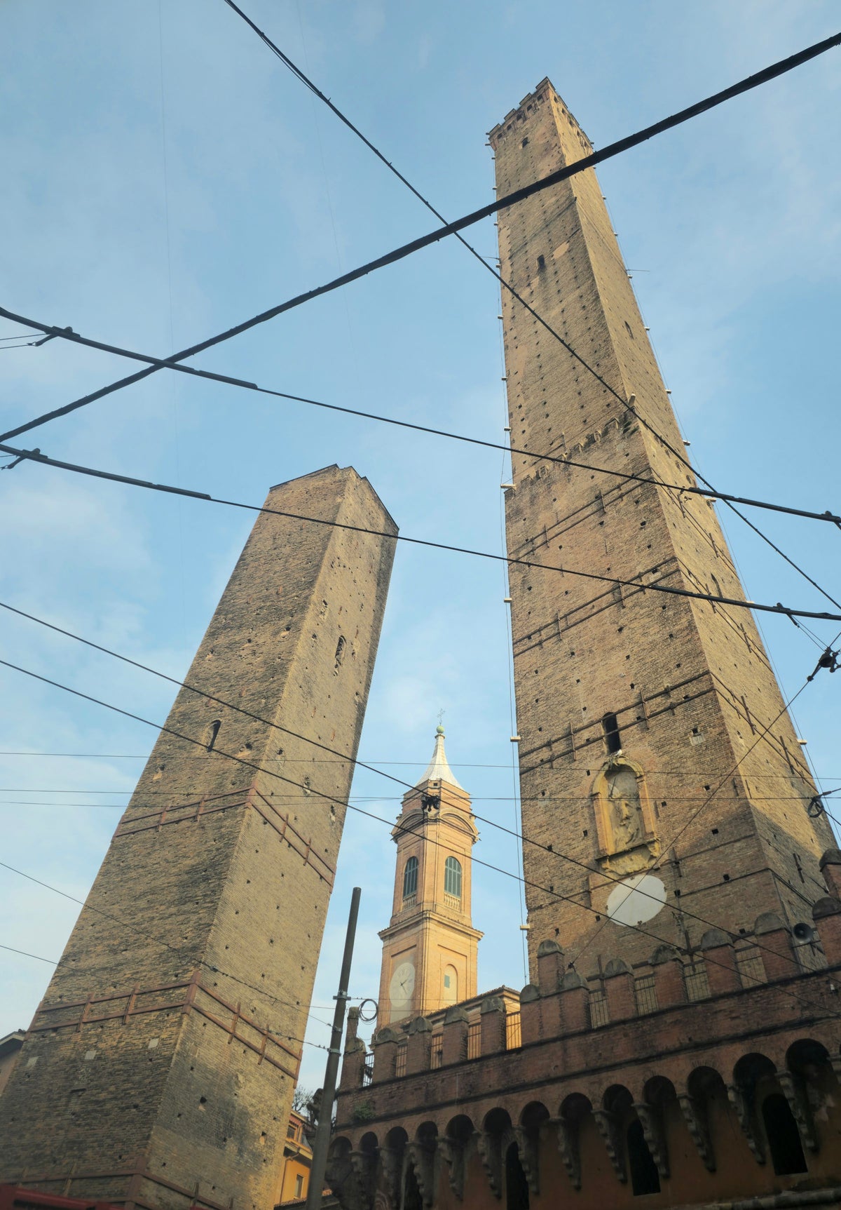 The Asinelli and Garisenda towers under a clear blue sky