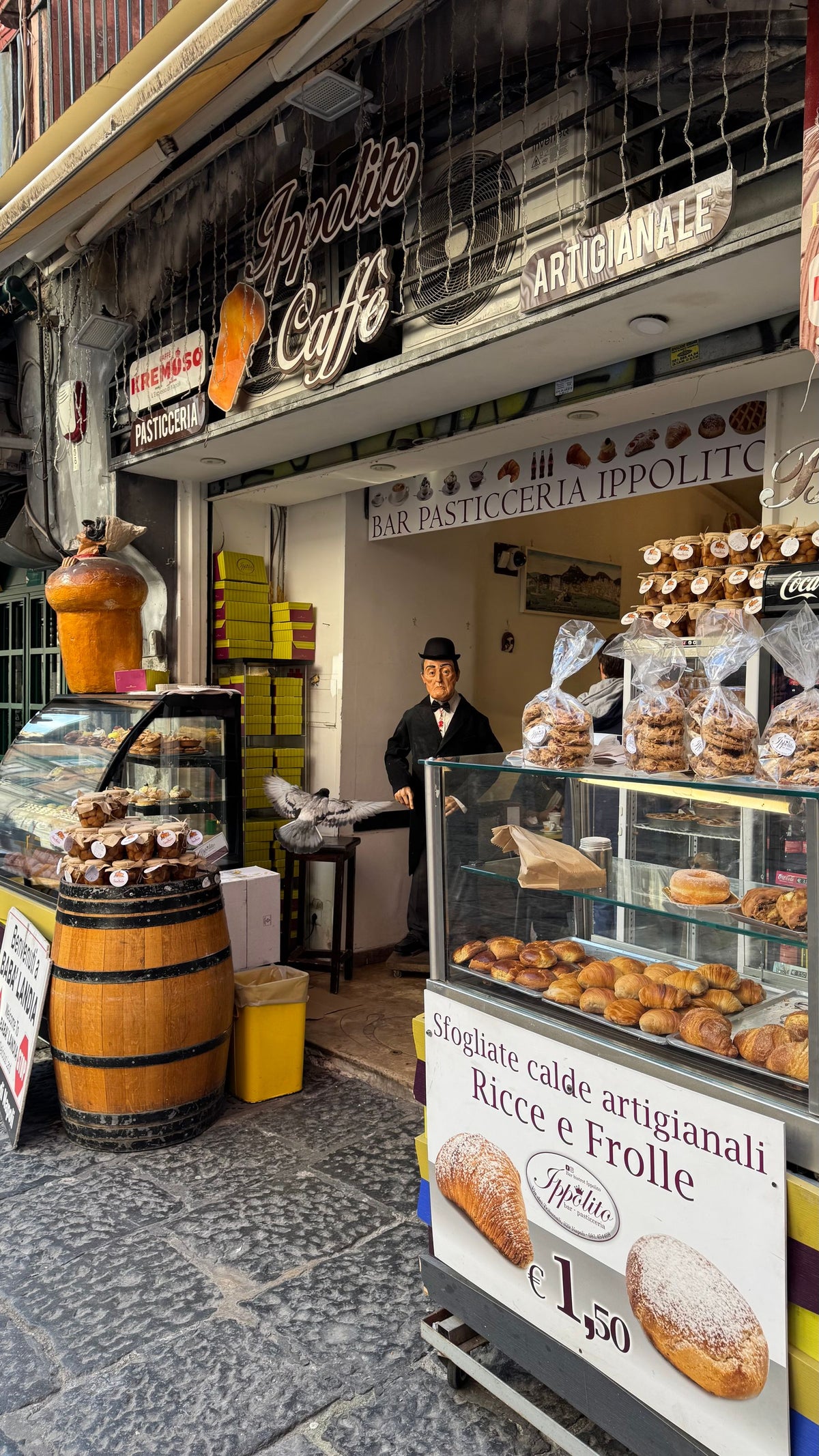 A Naples pastry bar selling sfogliatelle ricce and frolle