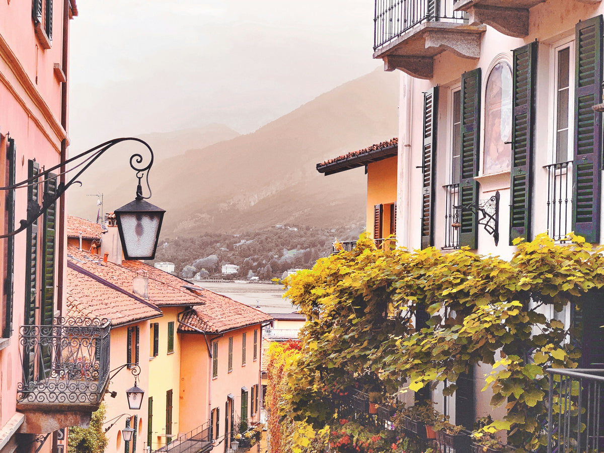 Pink houses in Bellagio