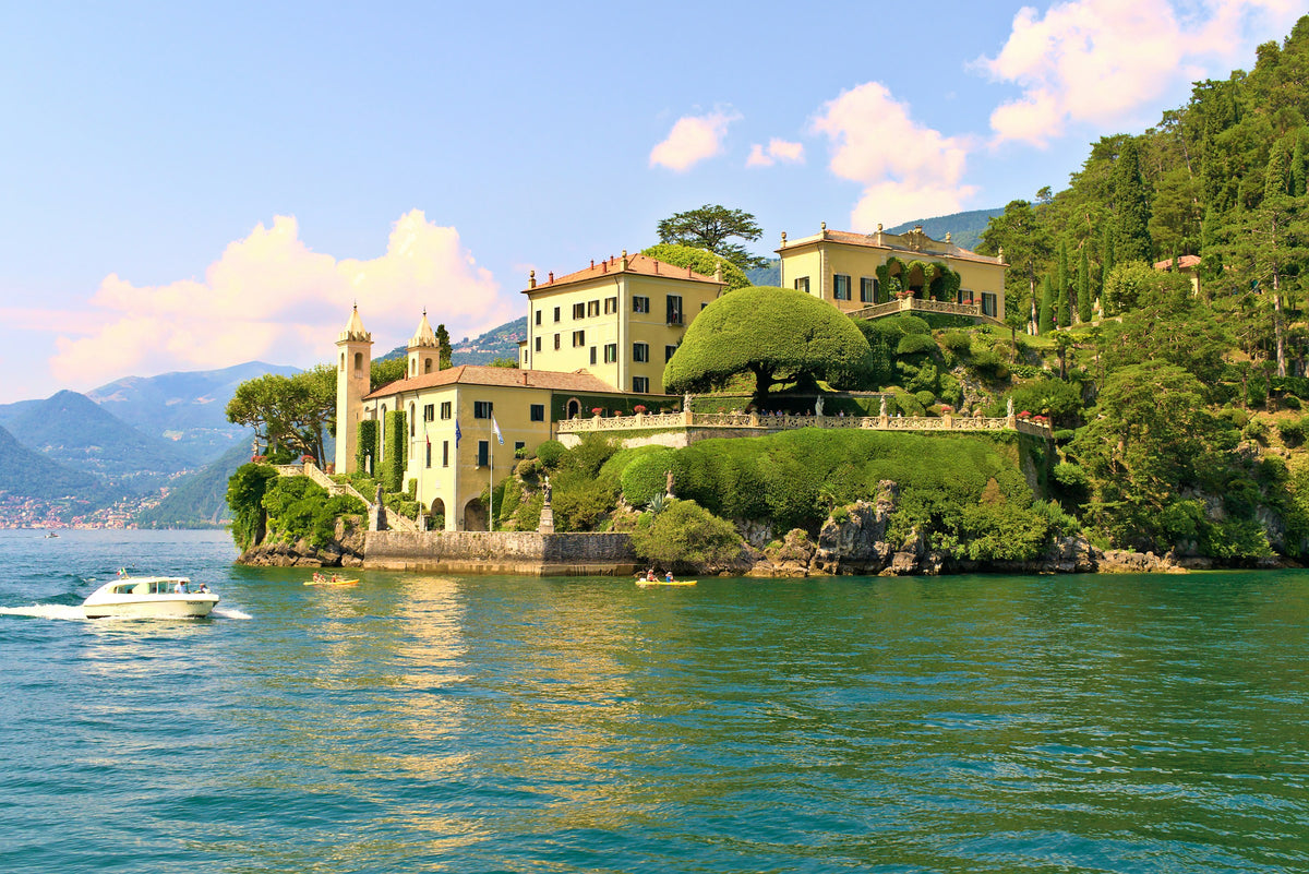 Villa del Balbianello seen from a boat on the lake