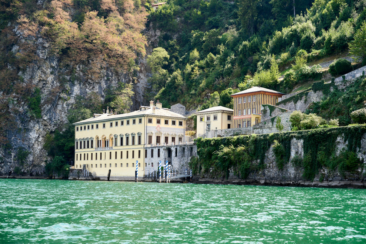 Villa Pliniana on the cliffs by the water at Torno