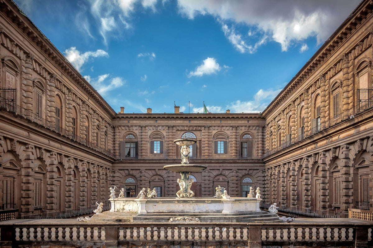 The courtyard of Palazzo Pitti and its fountain