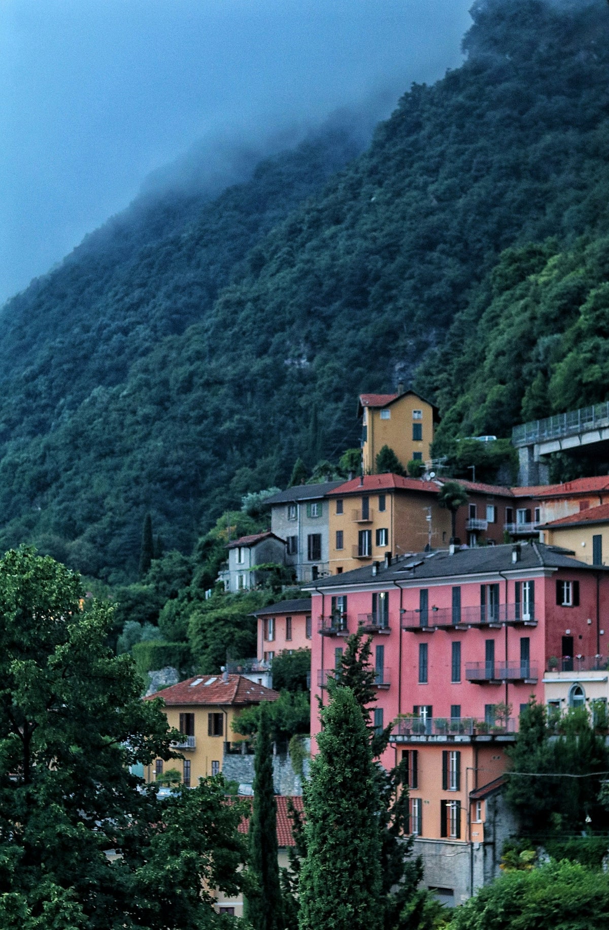 Moltrasio's buildings against the mountainside