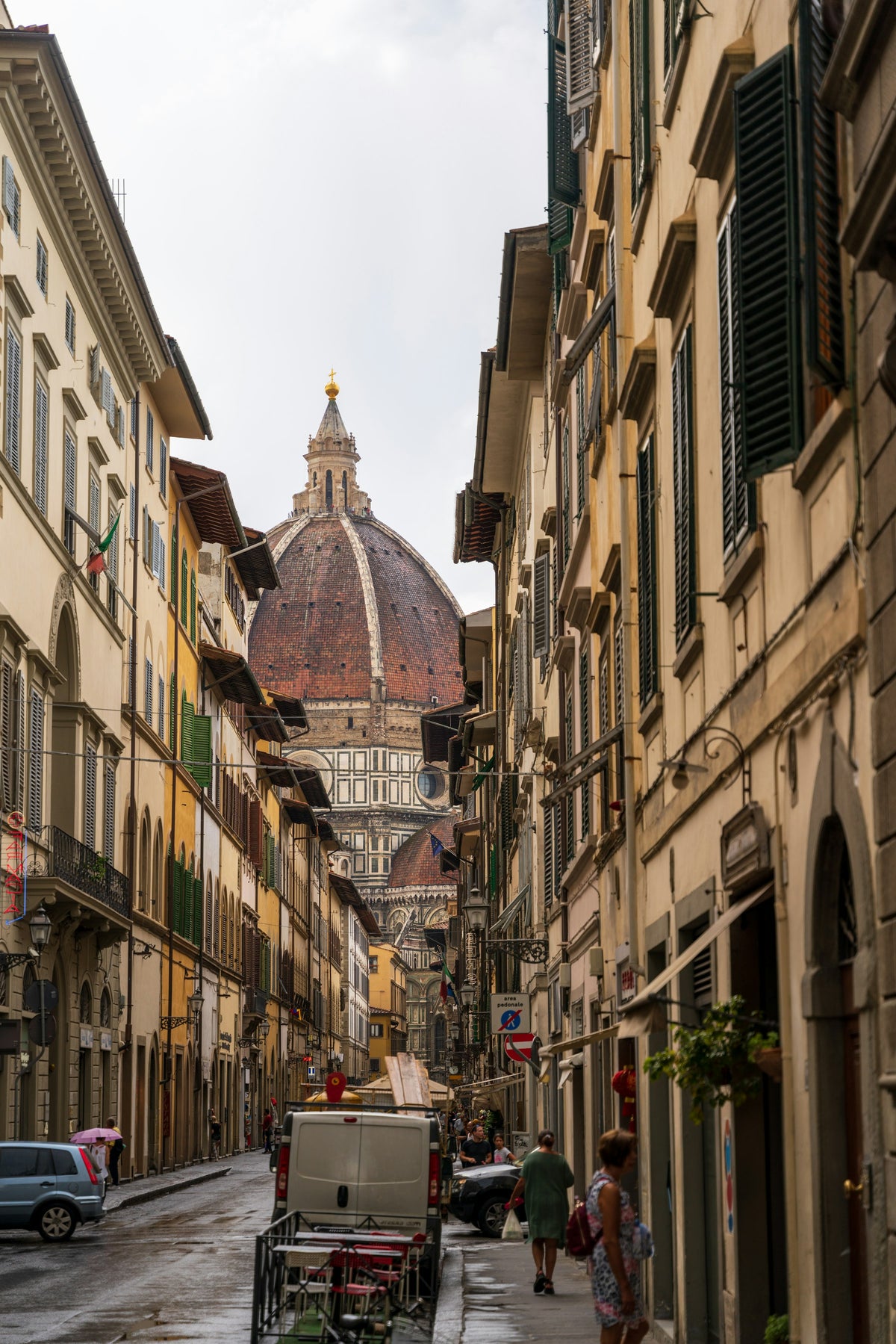 A narrow street leading to Brunelleschi's dome