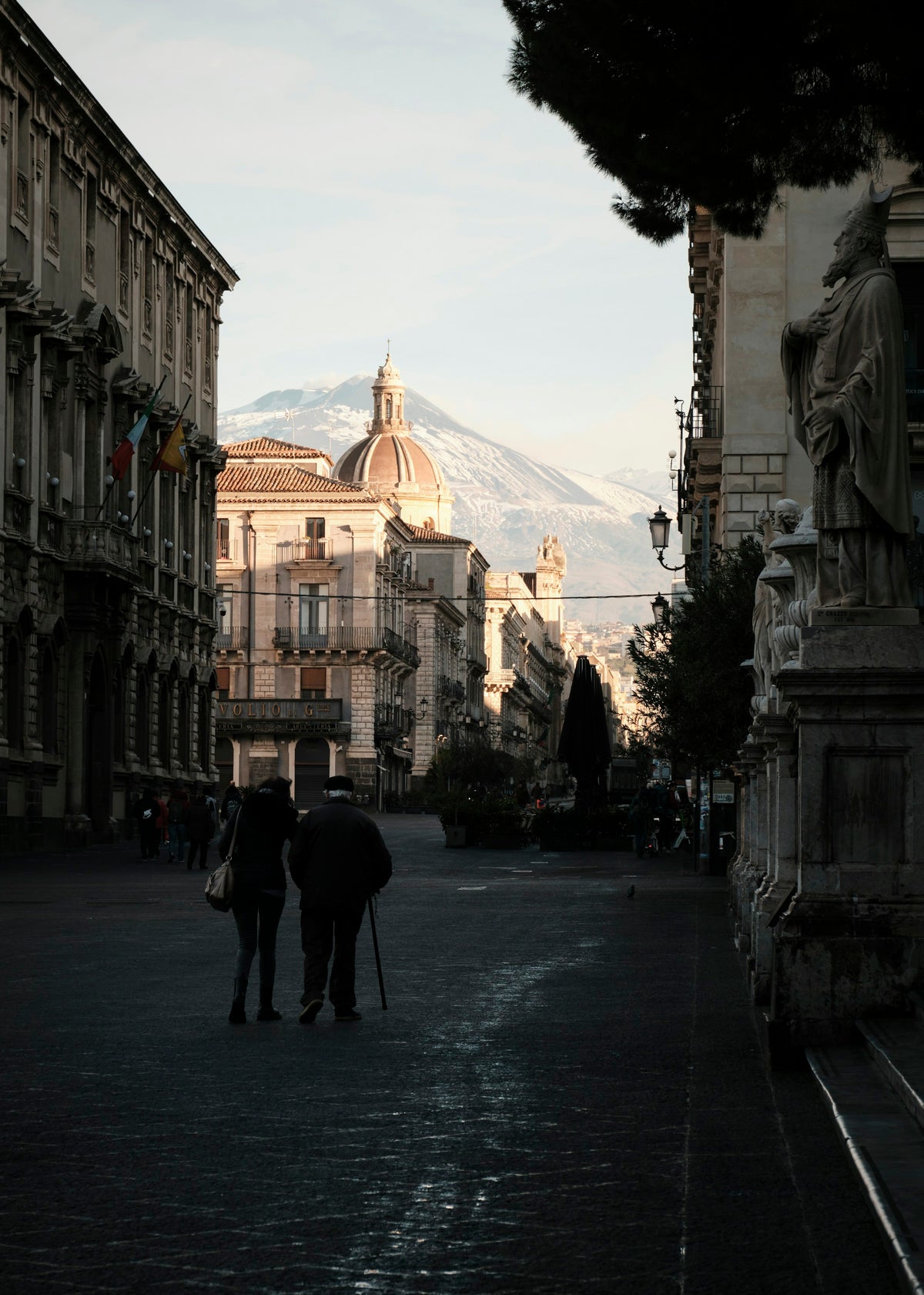 An evening stroll with Etna at the end of the street