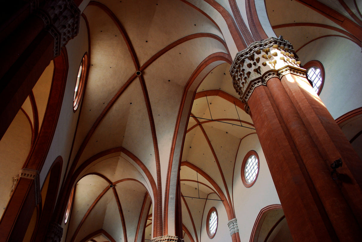 The vaulted ceiling and chandelier inside the Basilica of San Petronio