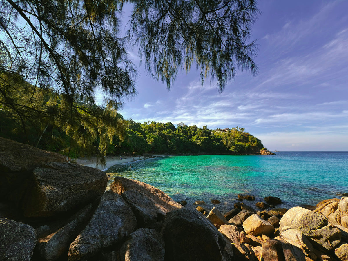 Granite boulders and clear water at Banana Beach