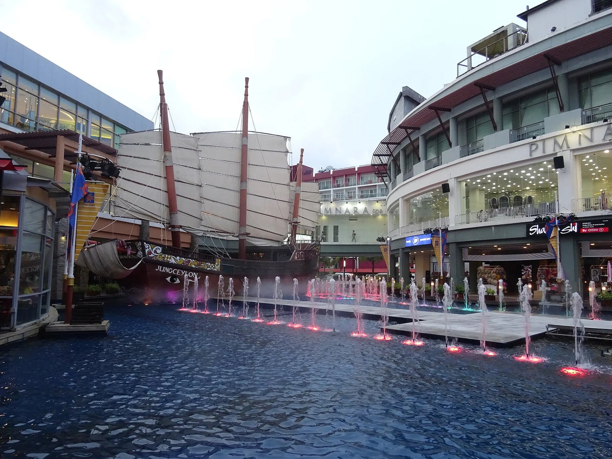 Fountain and open-air shopping area at Jungceylon, Patong