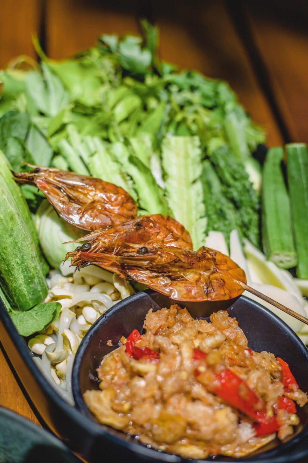Grilled prawns with fresh vegetables and Thai dip at Kan Eang at Pier